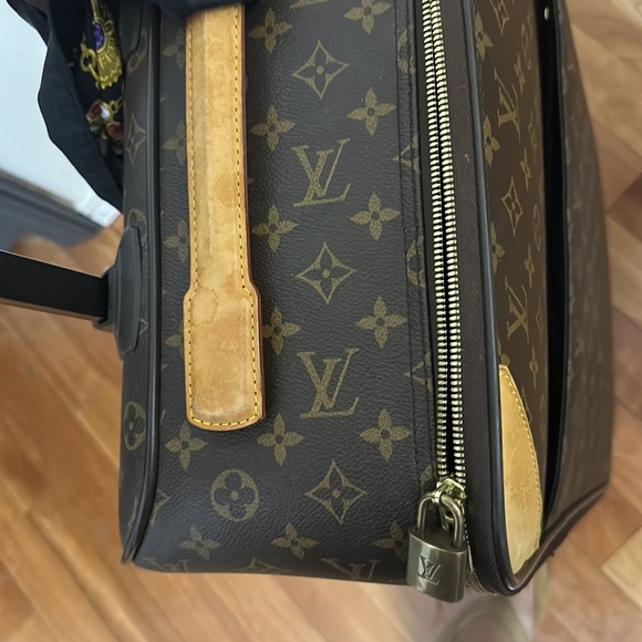 Louis Vuitton carry on - Picture 3 of 10